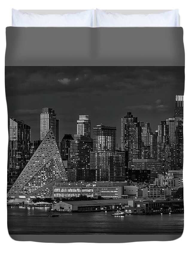 Nyc Skyline Duvet Cover featuring the photograph NYC Golden Empire BW by Susan Candelario