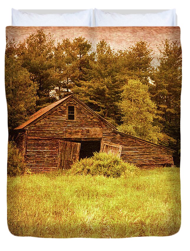 Landscape Duvet Cover featuring the photograph Old Barn by Bob Orsillo