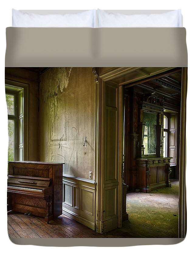Abandoned Duvet Cover featuring the photograph Old Piano - Urban Exploration by Dirk Ercken