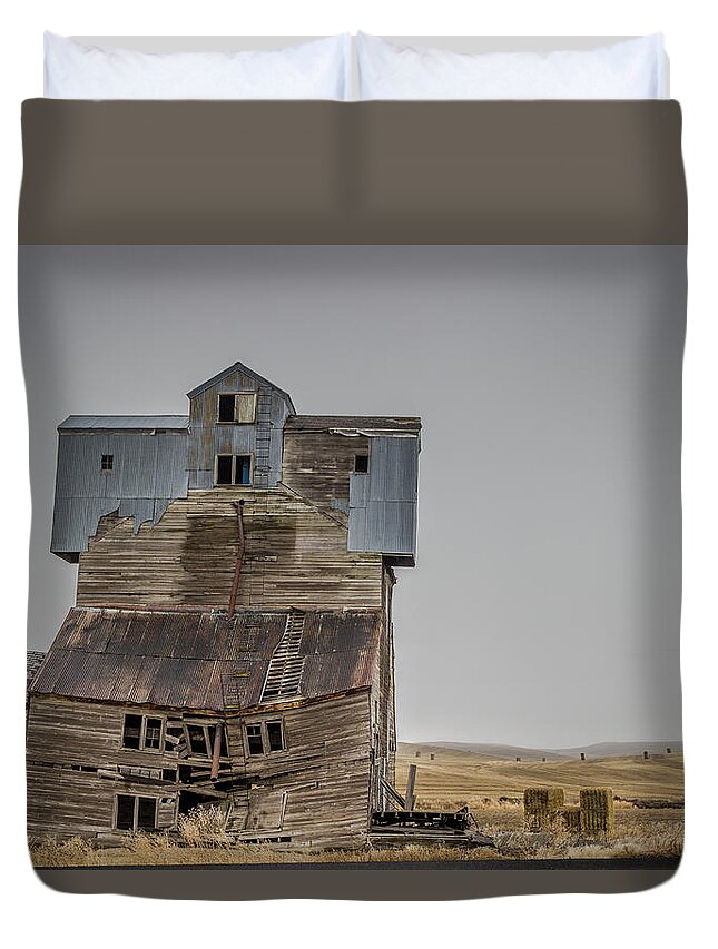 Grain Silo Old Falling Hay Pullman Field Barn Odd Duvet Cover featuring the photograph Old Pullman Grain Silo by Brad Stinson
