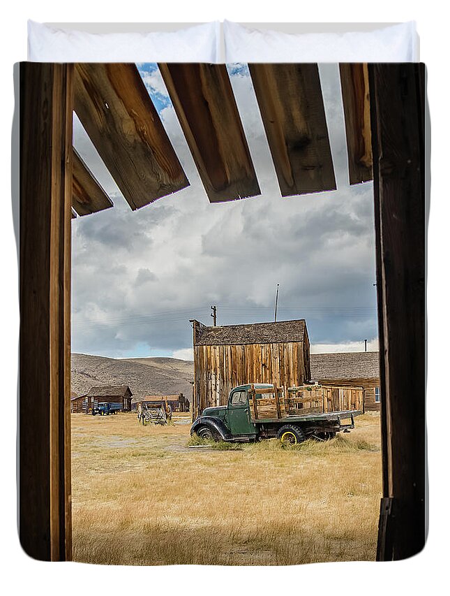 Bodie Duvet Cover featuring the photograph Old Window by Mike Ronnebeck