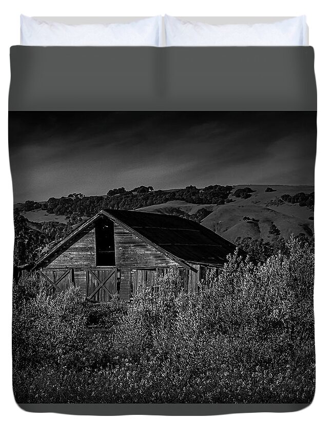Old Barn Duvet Cover featuring the photograph Old Working Barn by Bruce Bottomley
