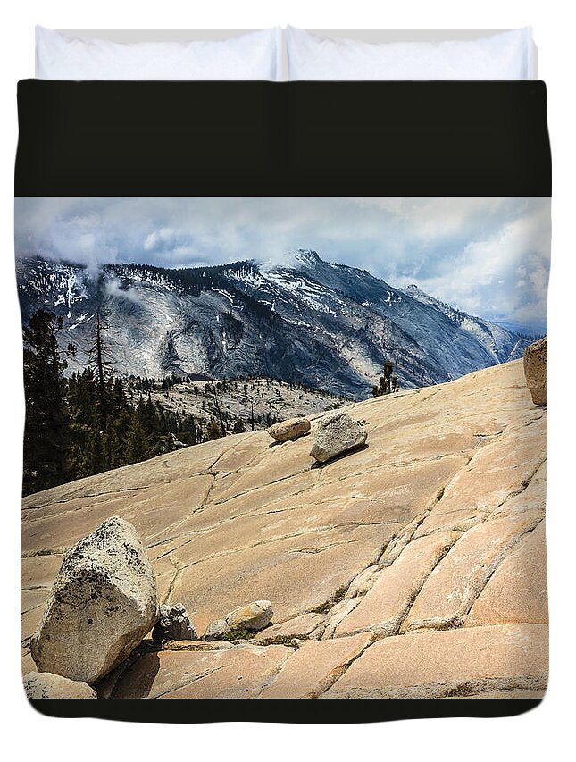 Yosemite National Park Duvet Cover featuring the photograph Olmsted Point Yosemite by Ben Graham