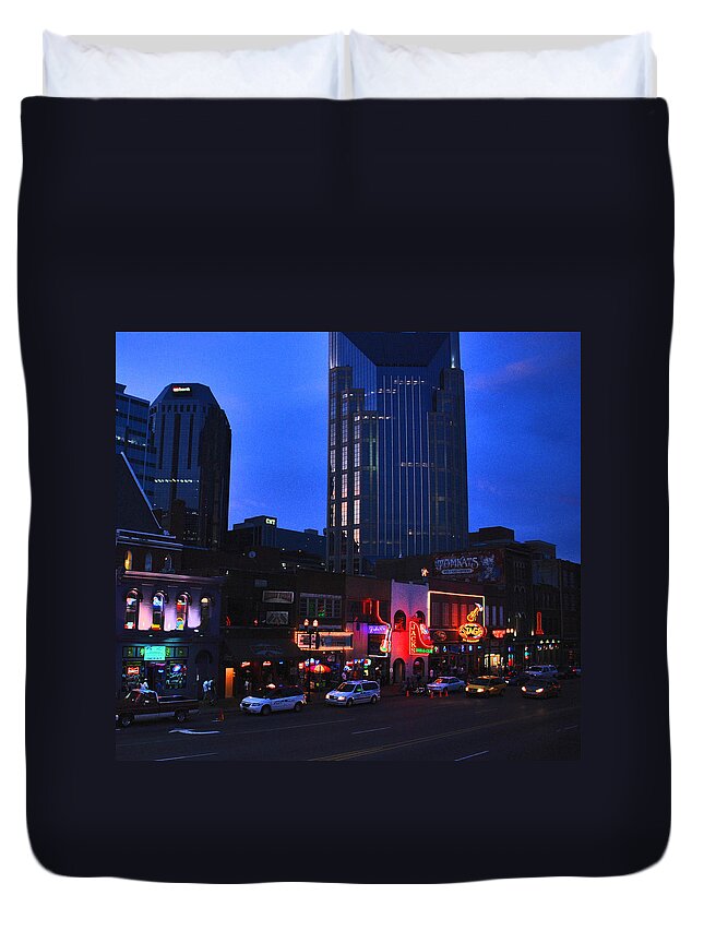 Nashville Photos Duvet Cover featuring the photograph On Broadway in Nashville by Susanne Van Hulst