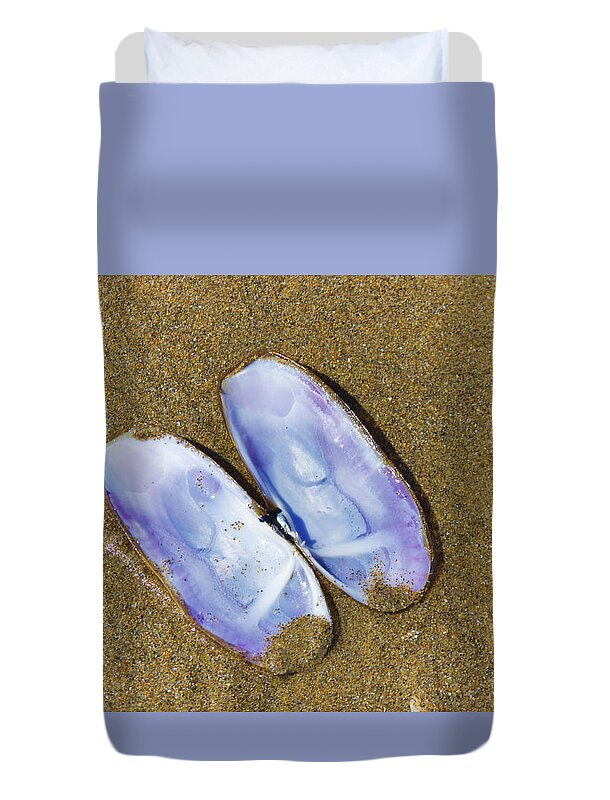 Adria Trail Duvet Cover featuring the photograph Open Clam Shell by Adria Trail
