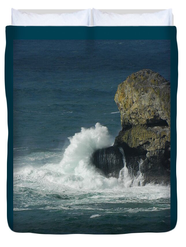 Oregon Duvet Cover featuring the photograph Original Splash by Gallery Of Hope 