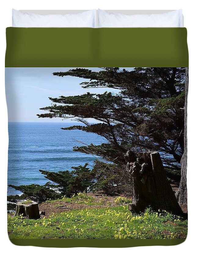 Pacific Beauty Duvet Cover featuring the photograph Pacific Beauty by Warren Thompson