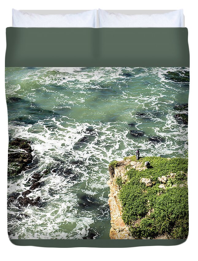 Cliff Duvet Cover featuring the photograph Pacific Overlook by Paul Johnson