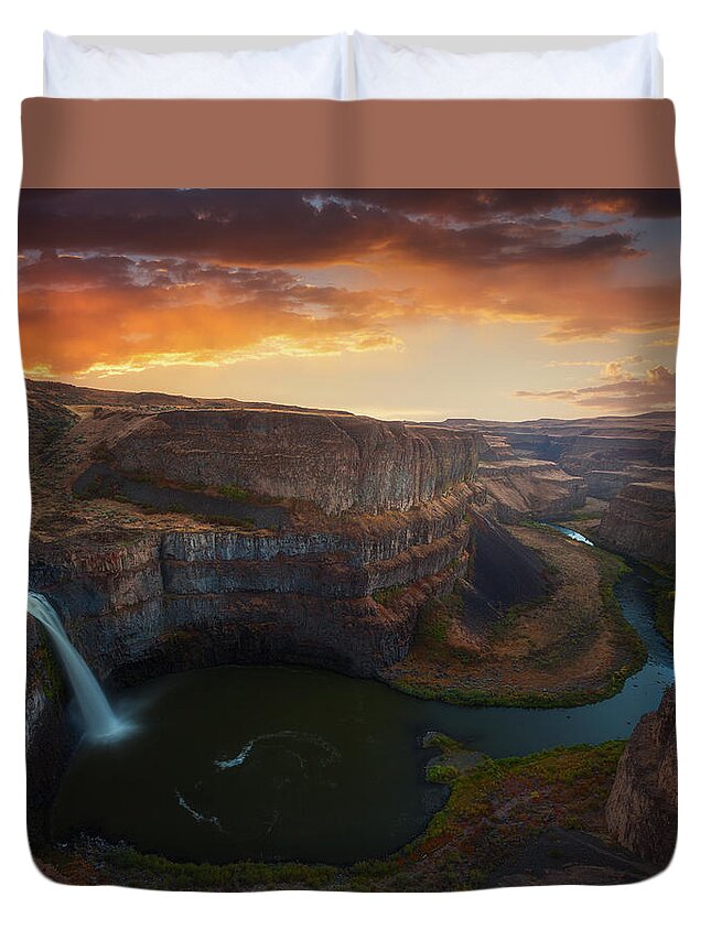 Palouse Falls Duvet Cover featuring the photograph Palouse Falls Washington by Darren White