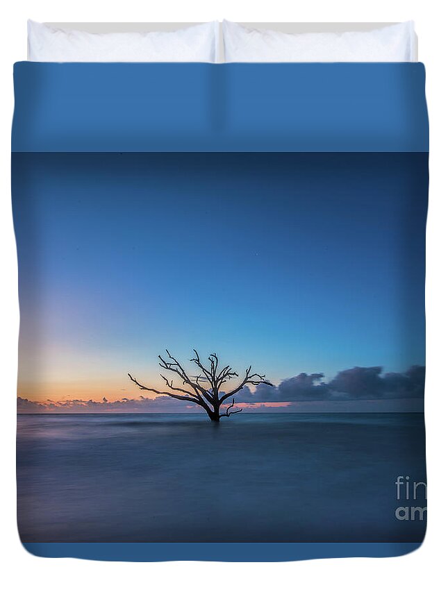 Sun Duvet Cover featuring the photograph Paradise by Robert Loe