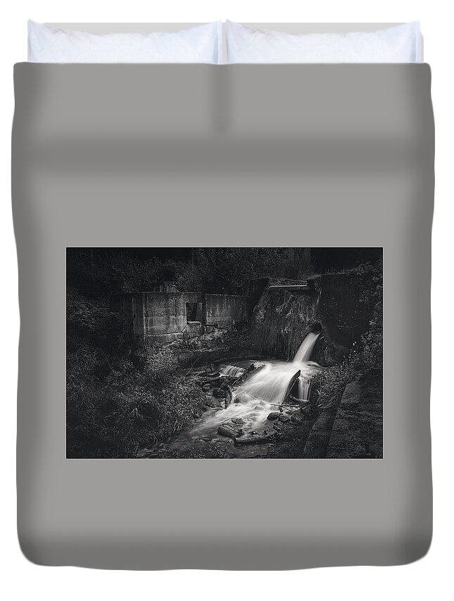 Waterfall Duvet Cover featuring the photograph Paradise Springs Dam and Turbine House Ruins by Scott Norris