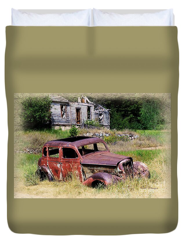 Old House Duvet Cover featuring the photograph Past Their Prime by Kae Cheatham