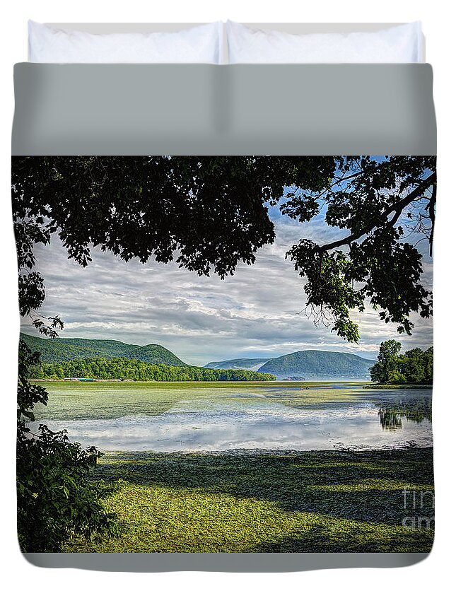 Beacon New York Duvet Cover featuring the photograph Perfectly Framed by Rick Kuperberg Sr