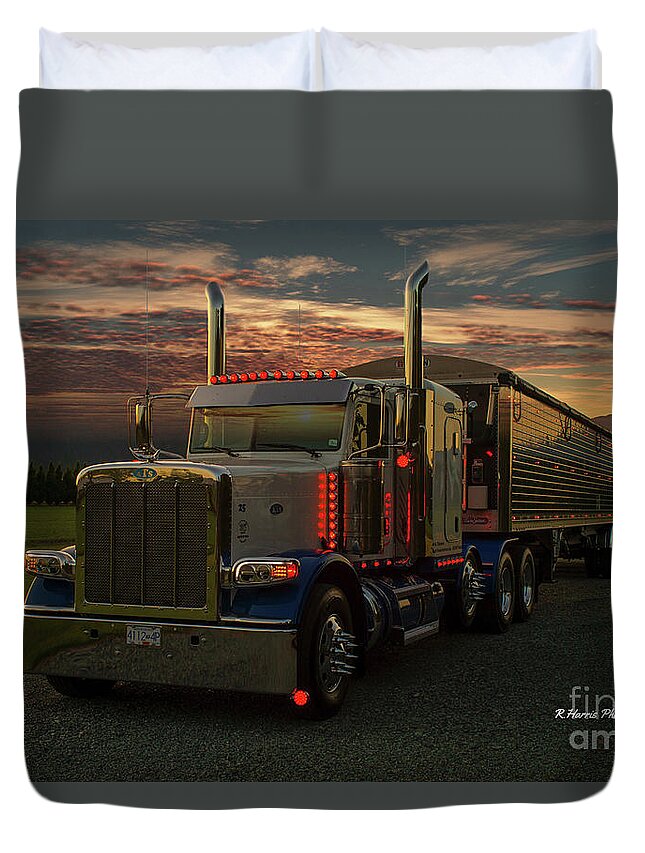 Big Rigs Duvet Cover featuring the photograph Peterbilt at Dusk by Randy Harris