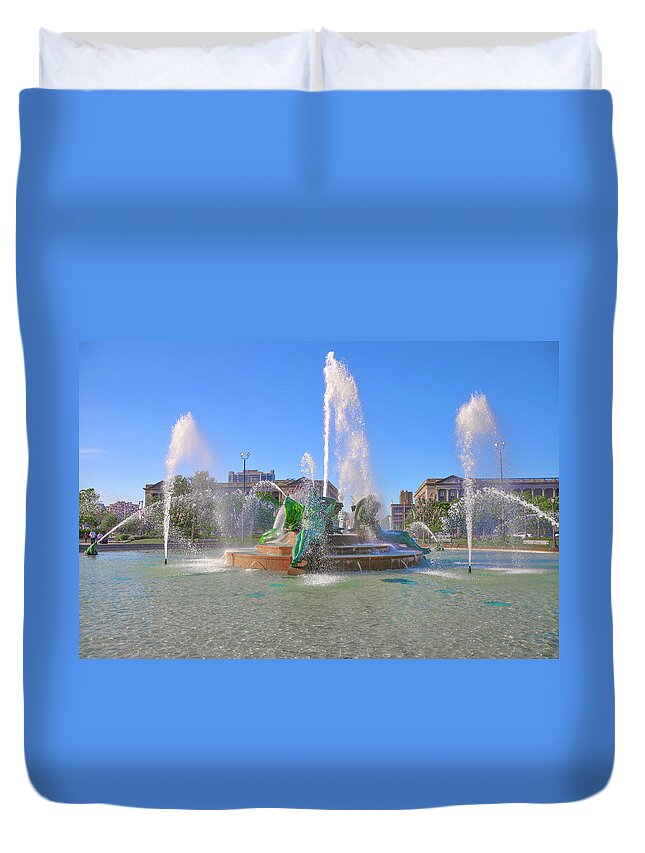 Philadelphia Duvet Cover featuring the photograph Philadelphia - Swann Fountain at Logan Square by Bill Cannon