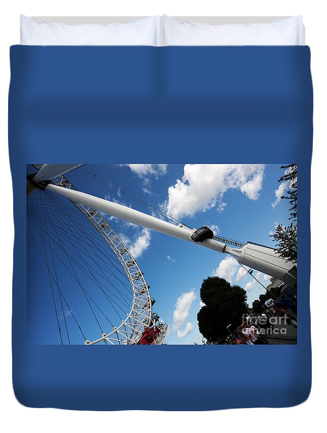 Pillar Duvet Cover featuring the photograph Pillar of London s ferris wheel by Agusti Pardo Rossello