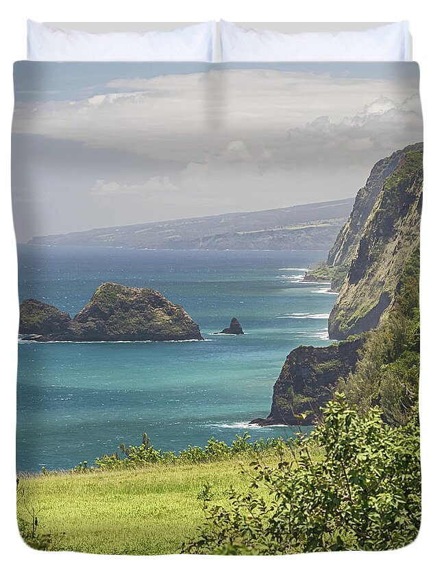 Hawaii Duvet Cover featuring the photograph Pololu Valley 3 by Susan Rissi Tregoning