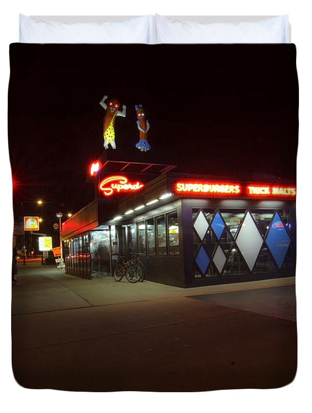 Super Dwangs Duvet Cover featuring the photograph Popular Chicago hot dog stand night by Sven Brogren