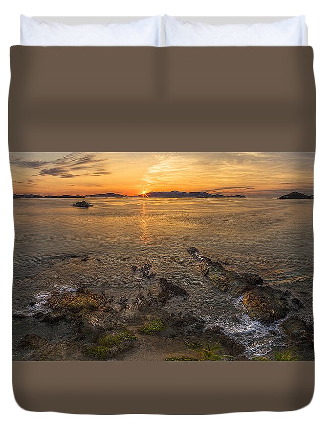 Landscape Duvet Cover featuring the photograph Pretty Klip Point by Gary Felton
