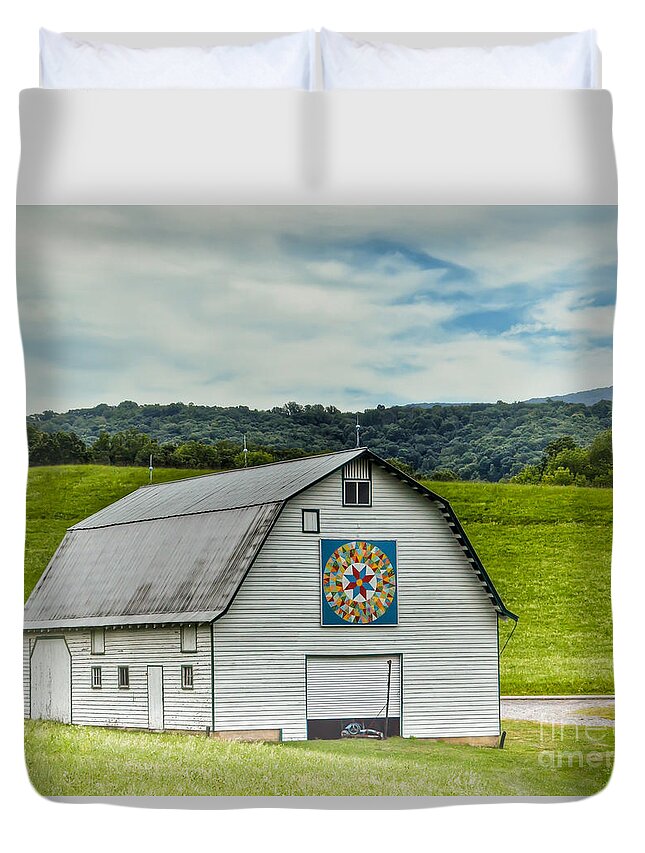 Quilt Barn Duvet Cover featuring the photograph Quilt Barn by Kerri Farley