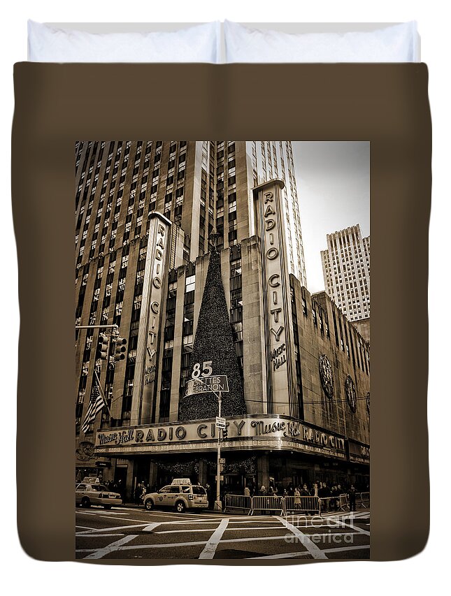 Christmas Duvet Cover featuring the photograph Radio City Christmas by Onedayoneimage Photography