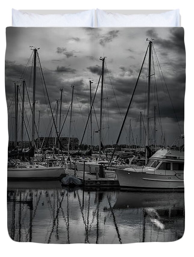 Black And White Duvet Cover featuring the photograph Reefpoint Marina in Black and White by Dale Kauzlaric