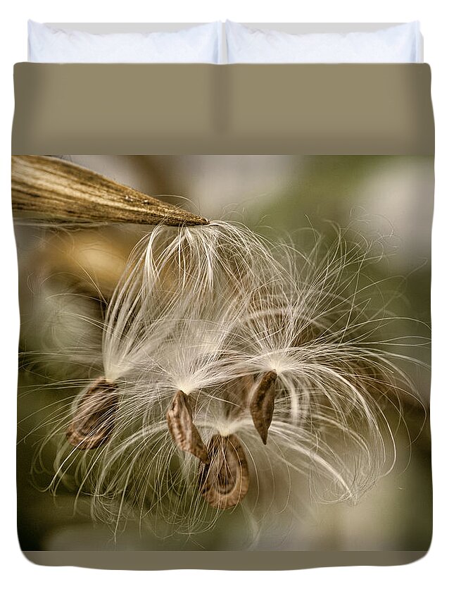 Pod Duvet Cover featuring the photograph Released by Cathy Kovarik
