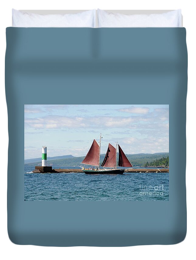 Hjordis Duvet Cover featuring the photograph Returning to the Harbor by Sandra Updyke