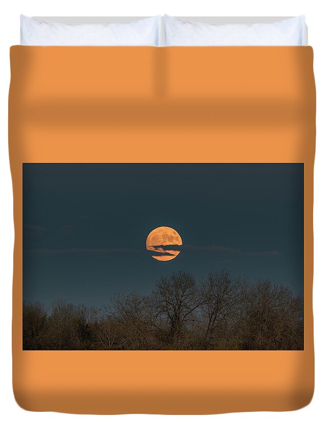 Moon Duvet Cover featuring the photograph Rising Supermoon in Colorado by Tony Hake