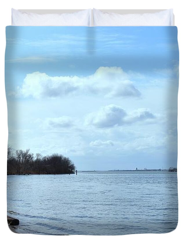 Barrieloustark Duvet Cover featuring the photograph Delaware River Shoreline by Barrie Stark