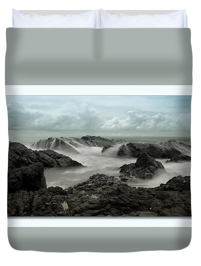 Forster Nsw Australia Duvet Cover featuring the digital art Rocky Forster 66881 by Kevin Chippindall