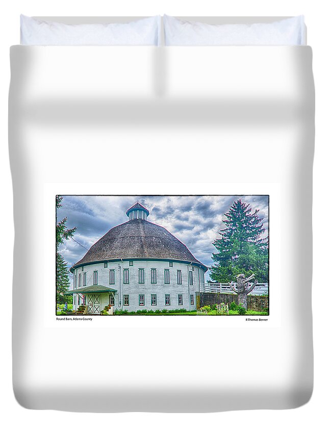 Barn Duvet Cover featuring the photograph Round Barn, Adams County by R Thomas Berner