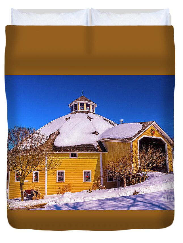 Waitsfield Vermont Duvet Cover featuring the photograph Round Barn by Scenic Vermont Photography