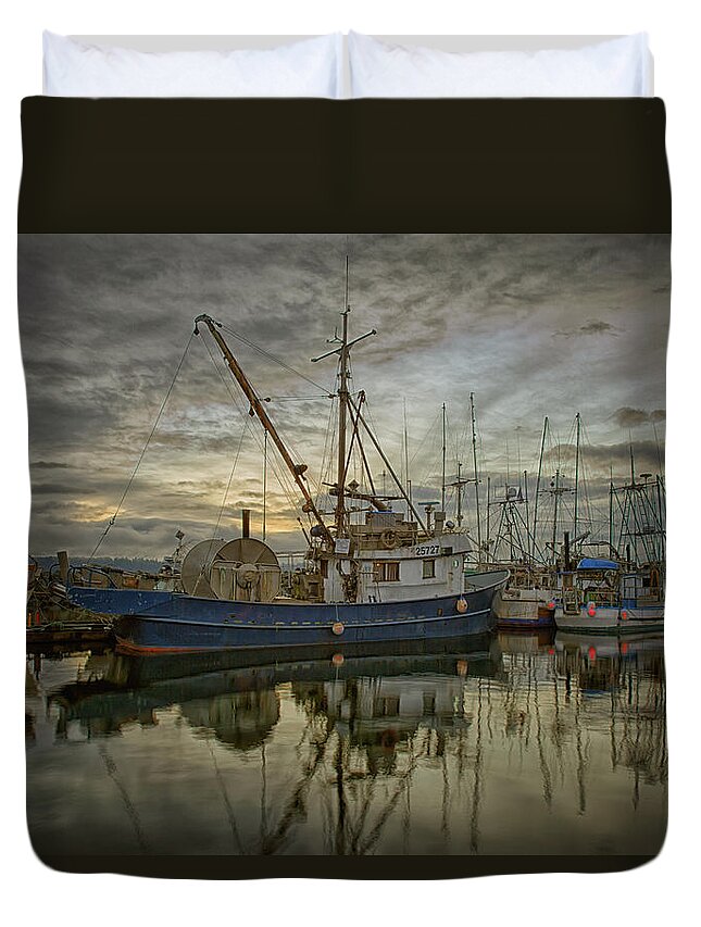 Royal Banker Duvet Cover featuring the photograph Royal Banker by Randy Hall