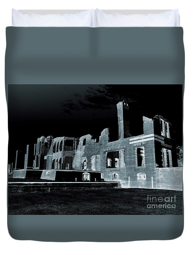 Ruin Duvet Cover featuring the photograph Ruins At Night by D Hackett