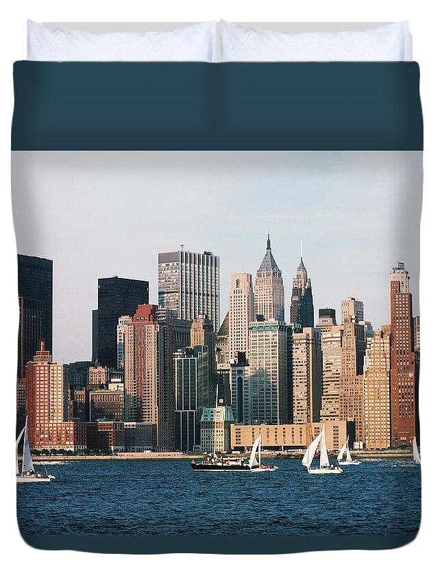 Landscape Duvet Cover featuring the photograph Sailing on the Hudson River by Paul Ross