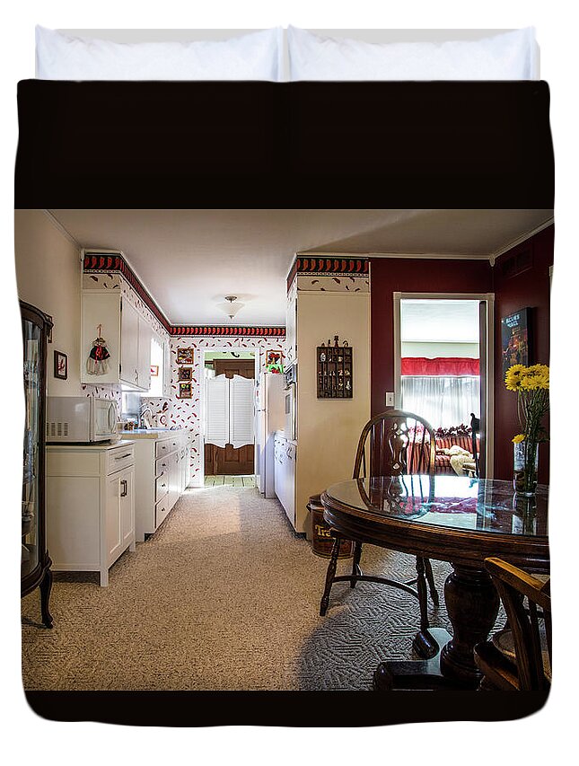  Real Estate Photography Duvet Cover featuring the photograph Sample Kitchen - 908 by Jeff Kurtz