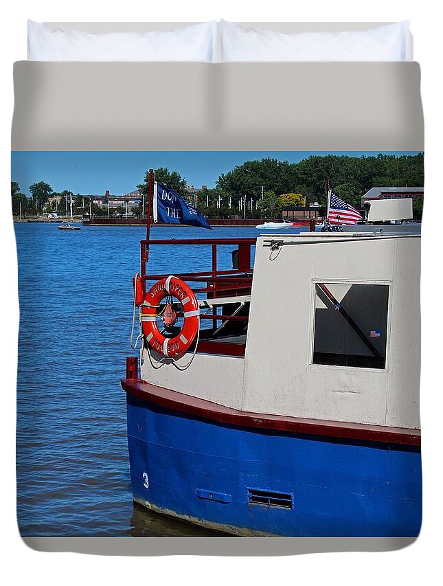 Sandpiper Duvet Cover featuring the photograph Sandpiper on the Maumee by Michiale Schneider