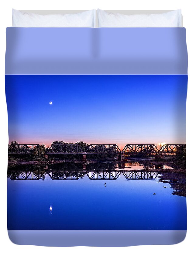 Columbus Duvet Cover featuring the photograph Scioto Sunset Crossing by Alan Raasch