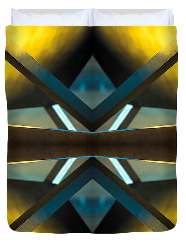  Duvet Cover featuring the photograph Sculpture on Southport N66V2 by Raymond Kunst