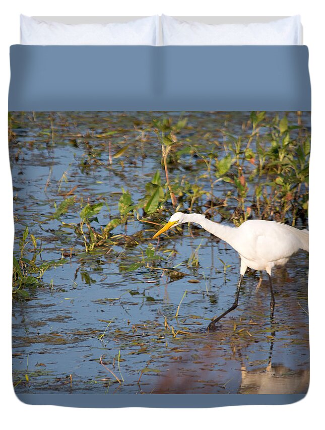Great Egret Duvet Cover featuring the photograph Sees It by Linda Kerkau