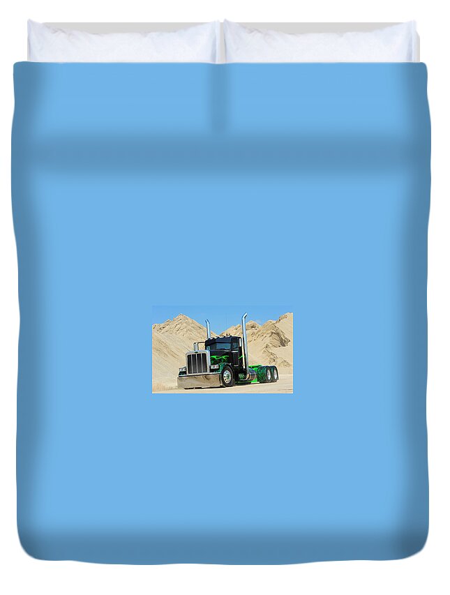 Semi Duvet Cover featuring the photograph Semi by Jackie Russo