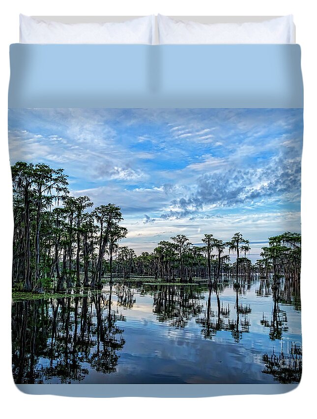 Landscapes Duvet Cover featuring the photograph Serenity by DB Hayes