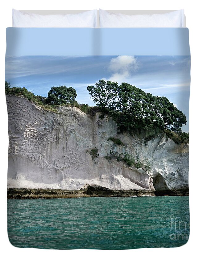 Waves Duvet Cover featuring the photograph Shakespeare Rock, Coromandel, New Zealand by Yurix Sardinelly