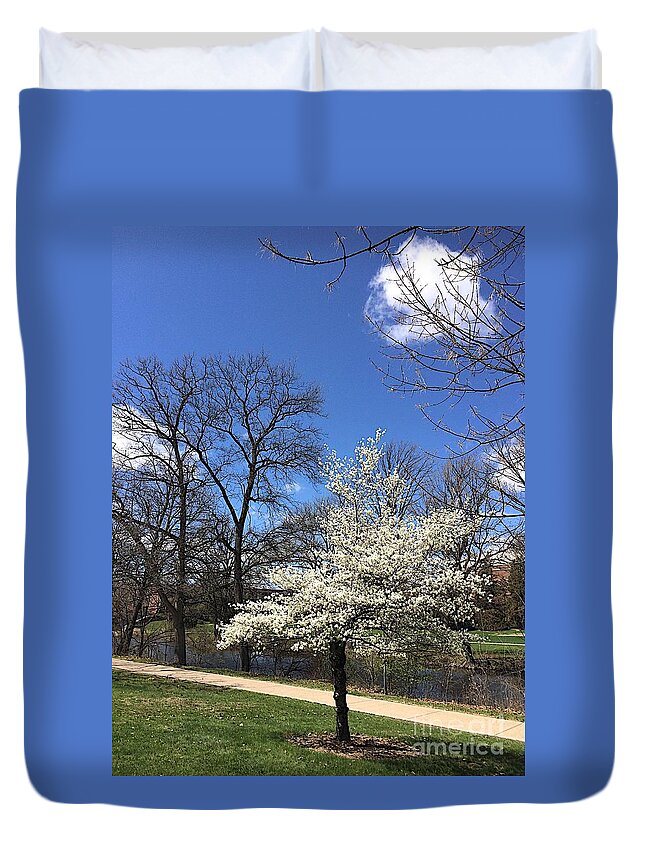 Blooms Duvet Cover featuring the photograph Shaw View by Joseph Yarbrough