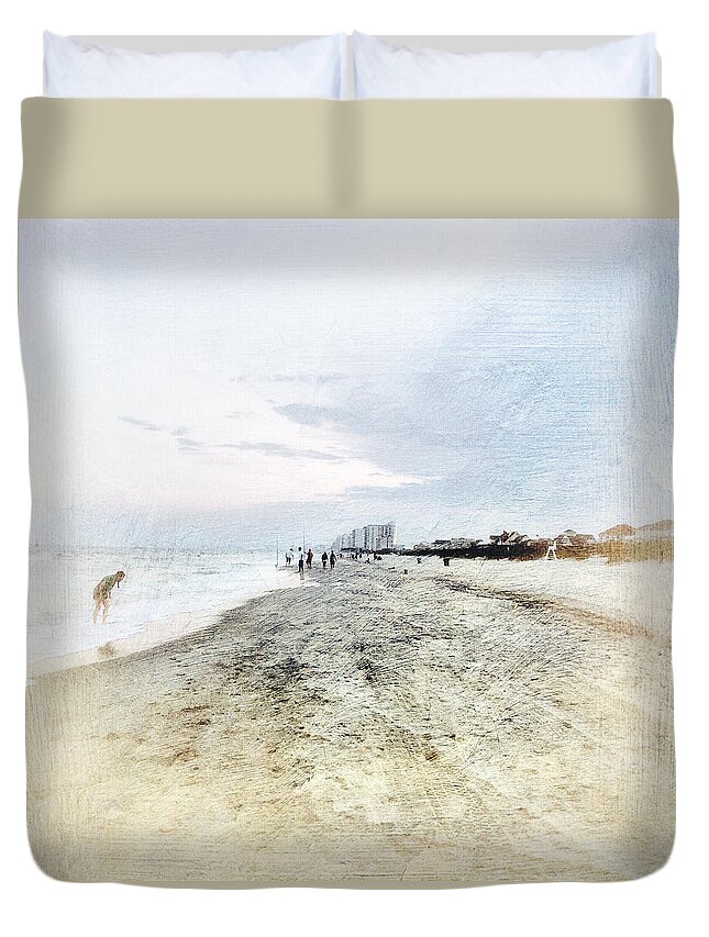 Digital Art Duvet Cover featuring the photograph Shell Seeker At North Myrtle Beach by Melissa D Johnston