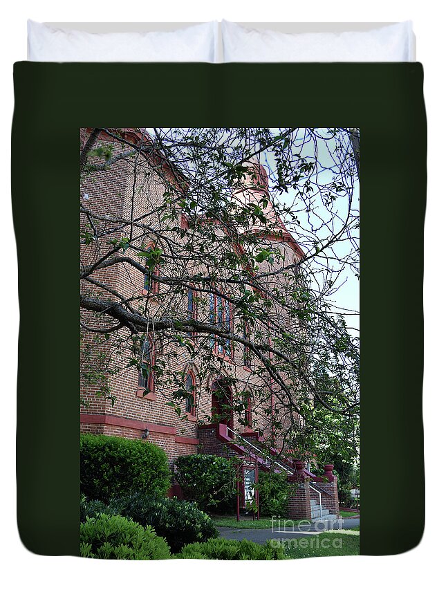 Scenic Tours Duvet Cover featuring the photograph Sidney Park Cme Church by Skip Willits