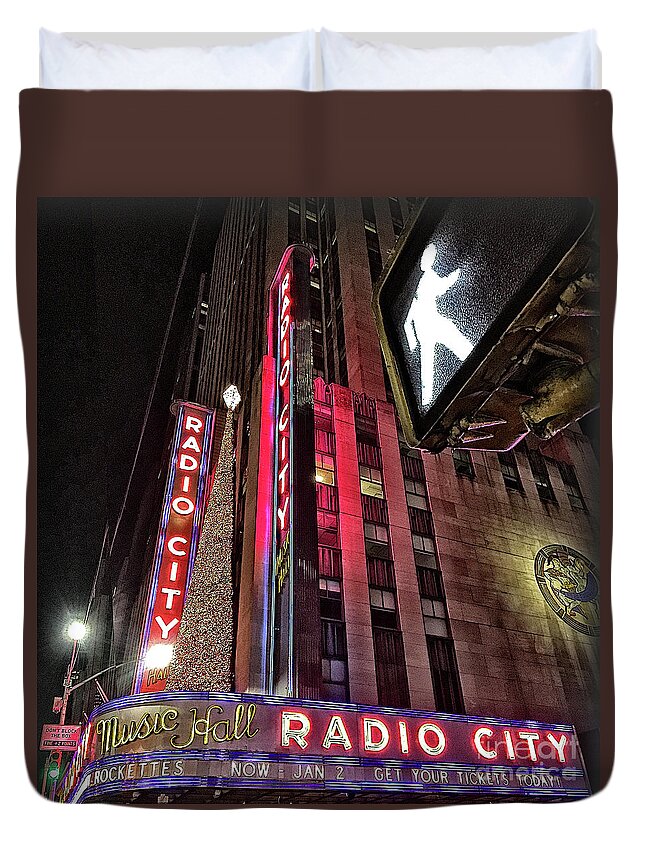 New York City Duvet Cover featuring the photograph Sights in New York City - Radio City by Walt Foegelle