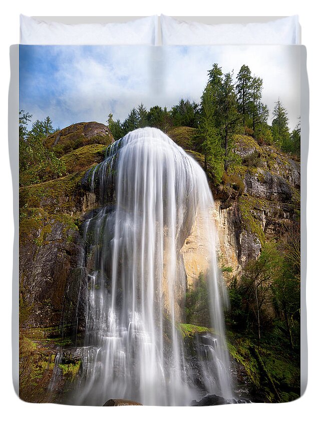 Waterfall Duvet Cover featuring the photograph Silver Falls by Andrew Kumler