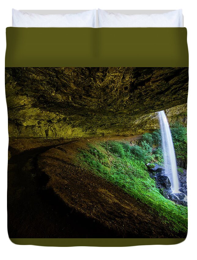 Falls Duvet Cover featuring the photograph Silver Falls North Falls by Pelo Blanco Photo